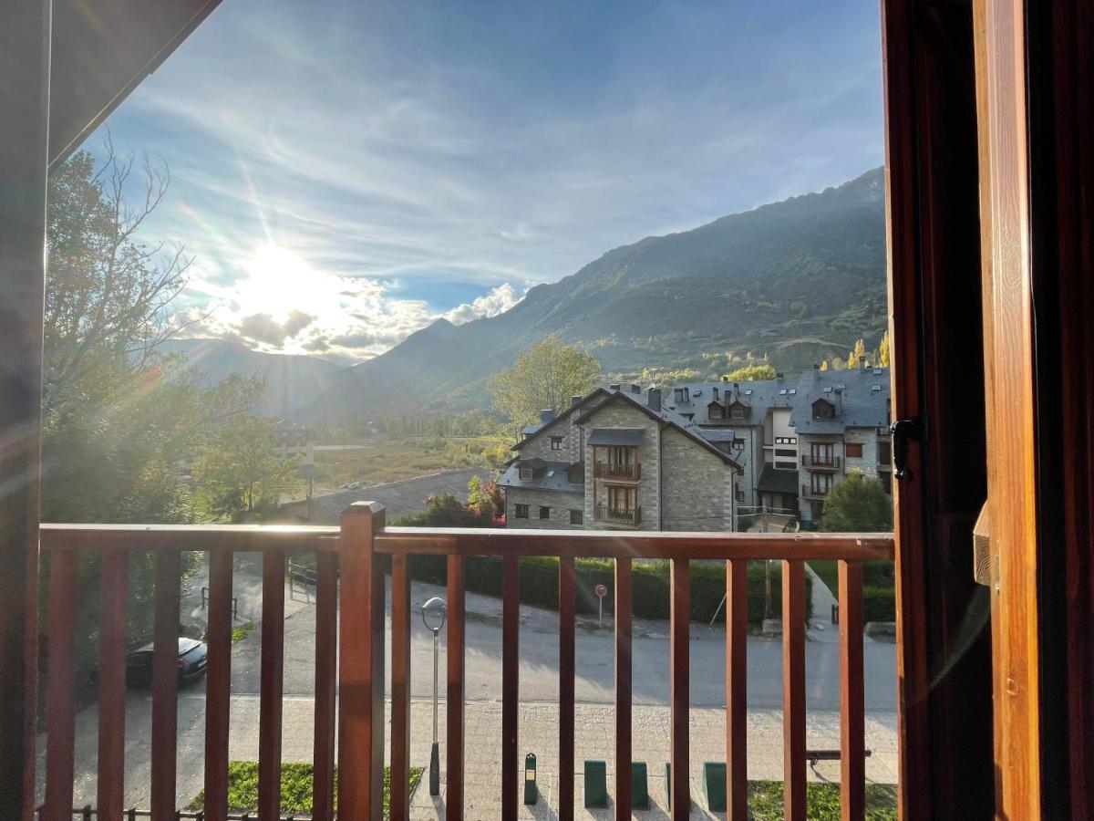 B31 - Urb. La Coma 3º - Villmor Appartement Benasque Buitenkant foto