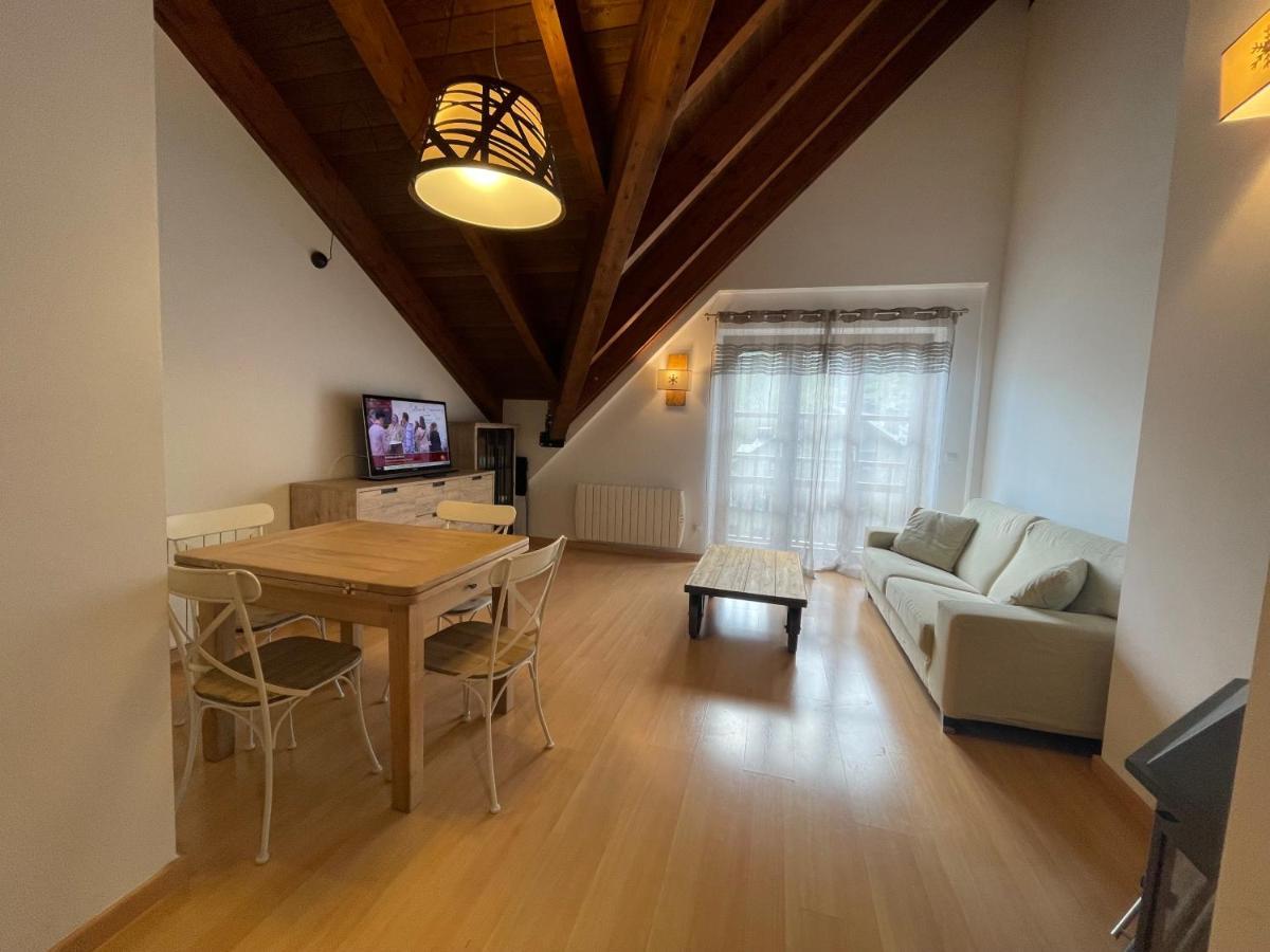 B31 - Urb. La Coma 3º - Villmor Appartement Benasque Buitenkant foto