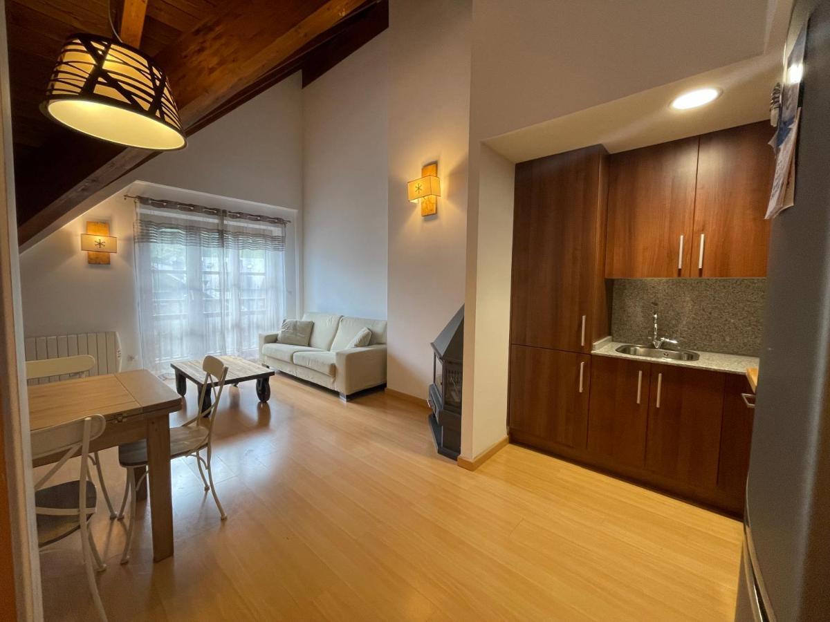 B31 - Urb. La Coma 3º - Villmor Appartement Benasque Buitenkant foto